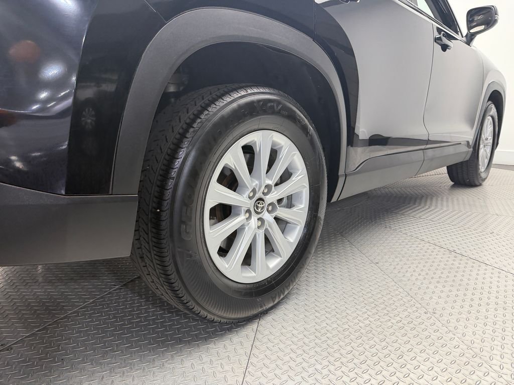 Used 2025  Toyota XLE image 46