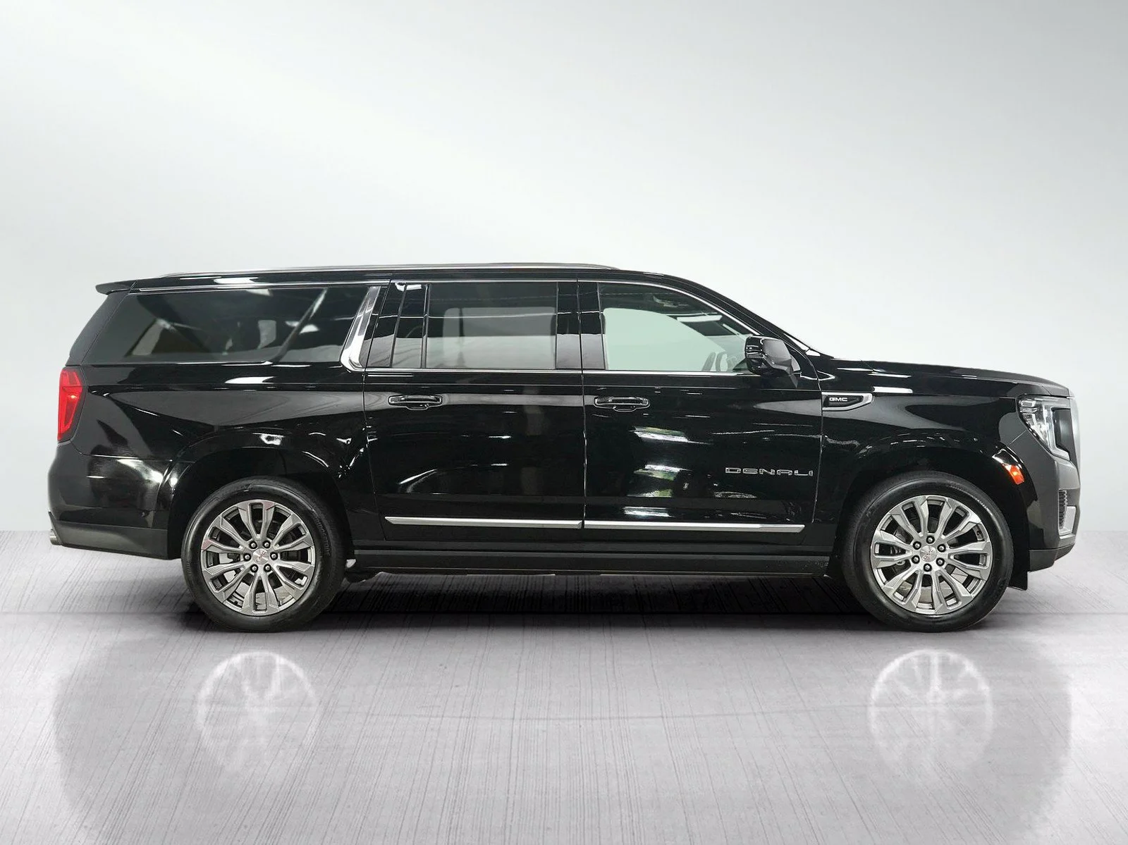 Used 2021 ONYX BLACK GMC Denali image 6