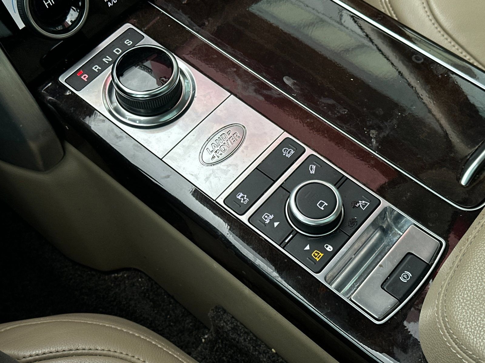 Used 2020 White Land Rover Base image 20