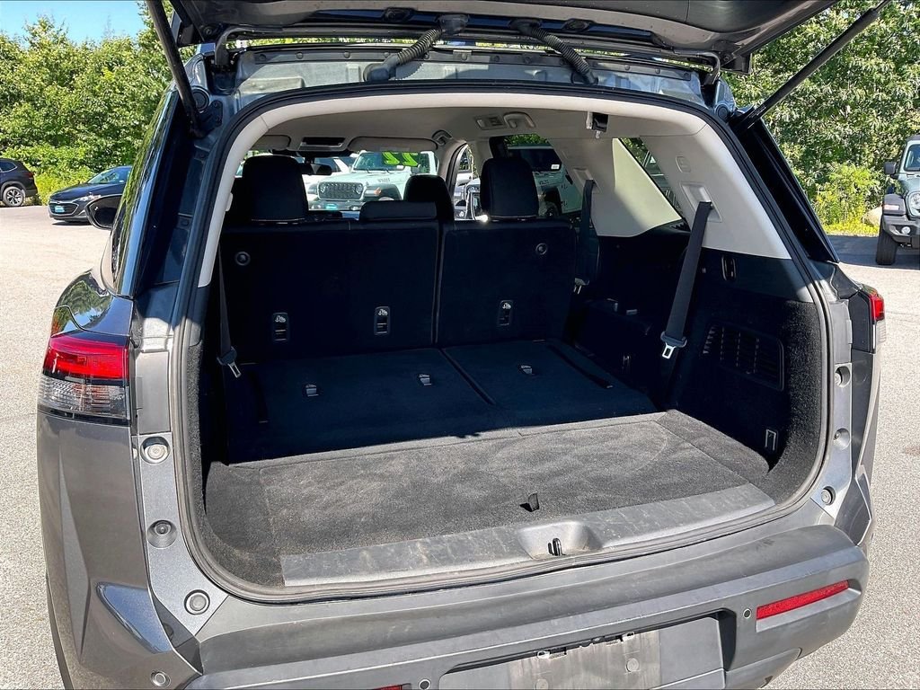 Used 2022 Gun Metallic Nissan SV image 37
