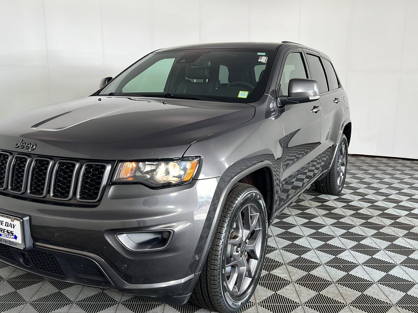 Used 2021 Granite Crystal Metallic Clearcoat Jeep 80th Anniversary image 13