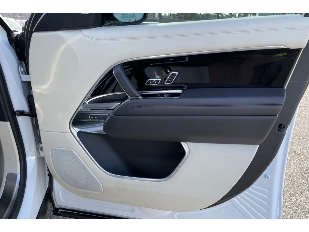 Used 2023 Fuji White Land Rover SE image 21