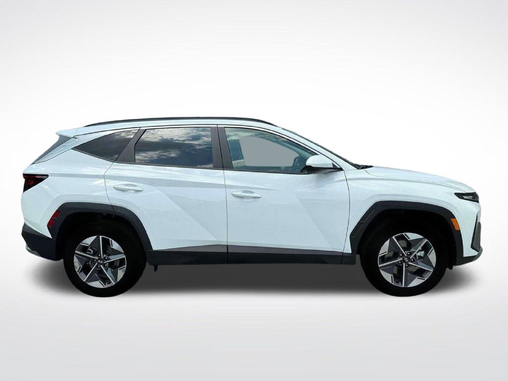 New 2025 White Hyundai SEL AWD image 28