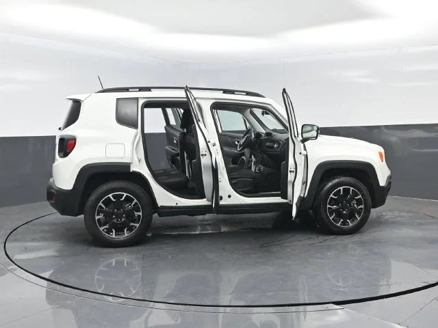 Certified Used 2023 Alpine White Clearcoat Jeep Latitude image 27