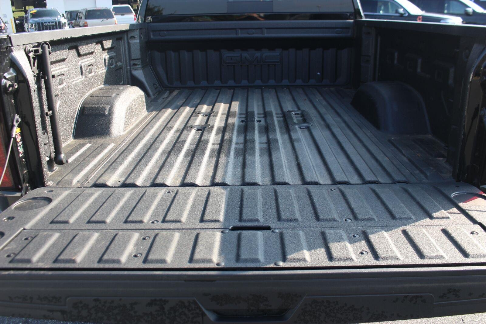 Used 2025 Onyx Black GMC Denali image 12