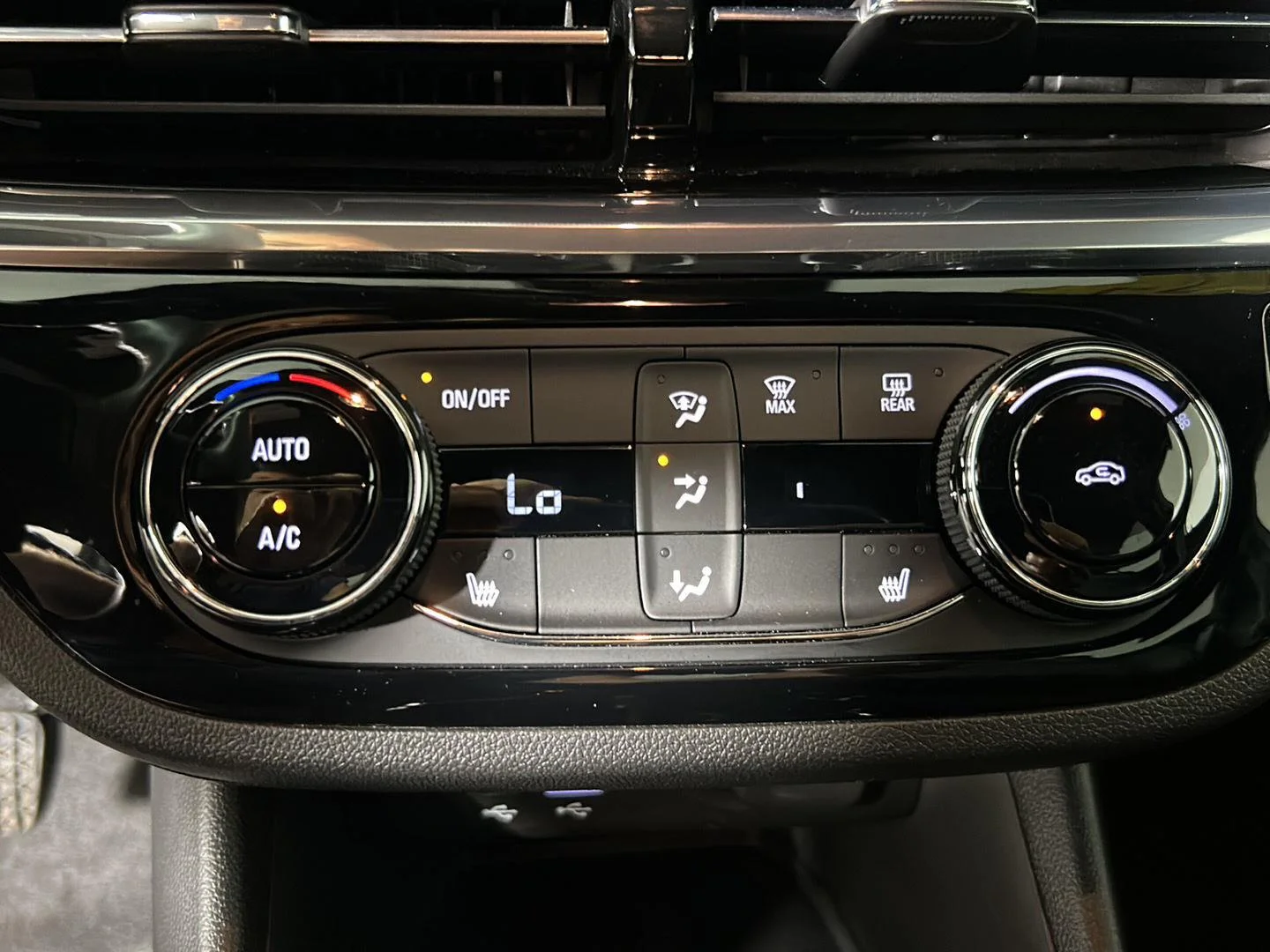 Used 2024 Moonstone Gray Metallic Buick Sport Touring image 19