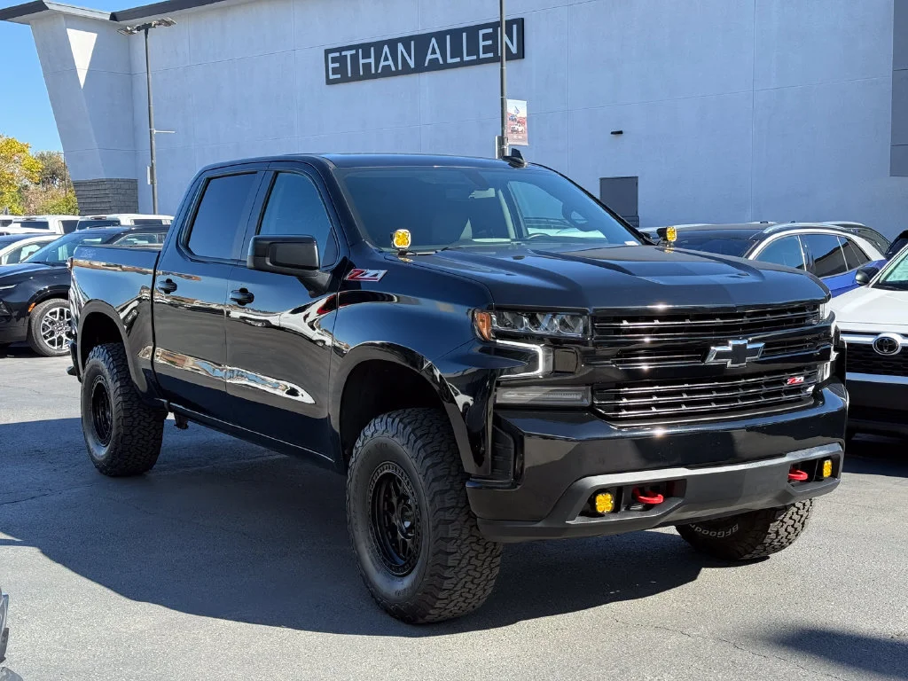 Used 2021 BLACK Chevrolet LT Trail Boss image 5