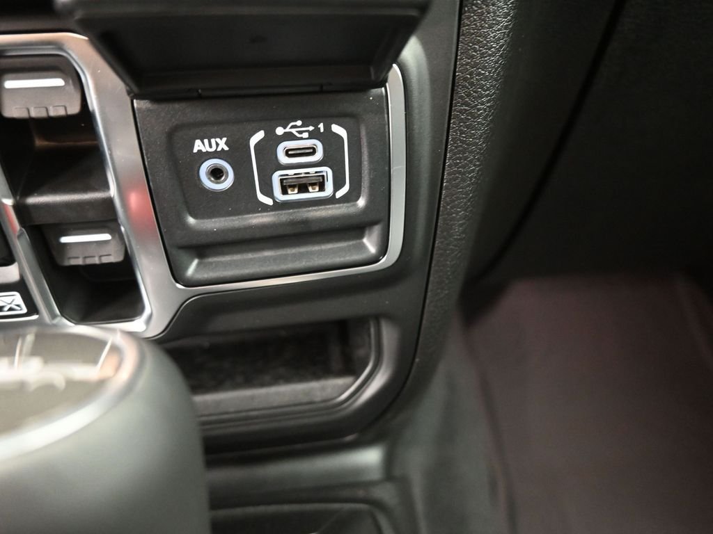 New 2026 Black Clearcoat Jeep Sahara image 4
