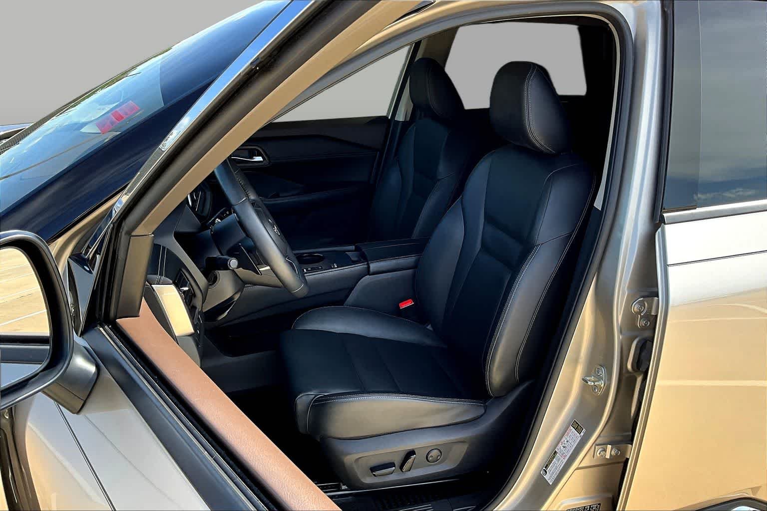 Used 2023 Champagne Silver Metallic Nissan SL image 7