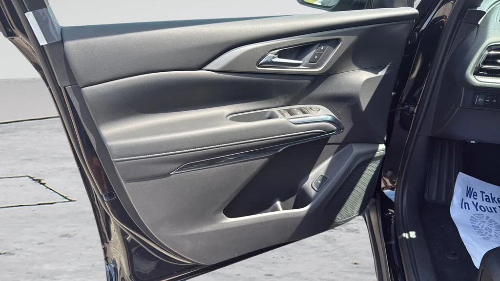 New 2026 Mosaic Black Metallic Chevrolet LT image 24