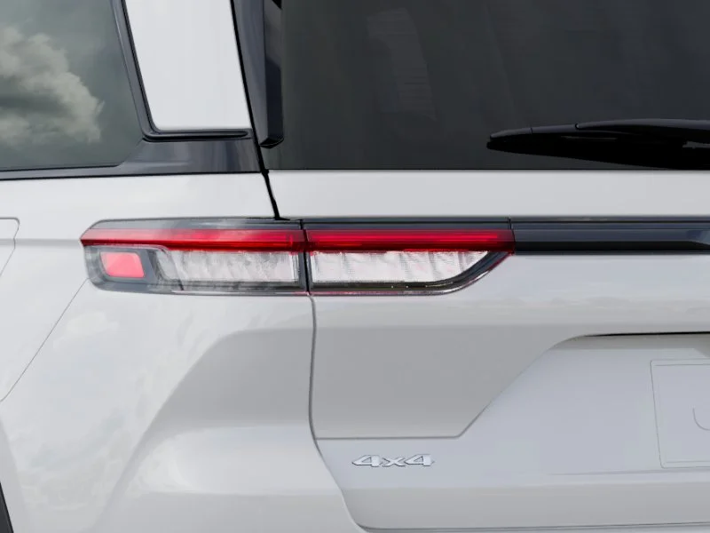 New 2027 Bright White Clear-Coat Paint Jeep Laredo X image 5