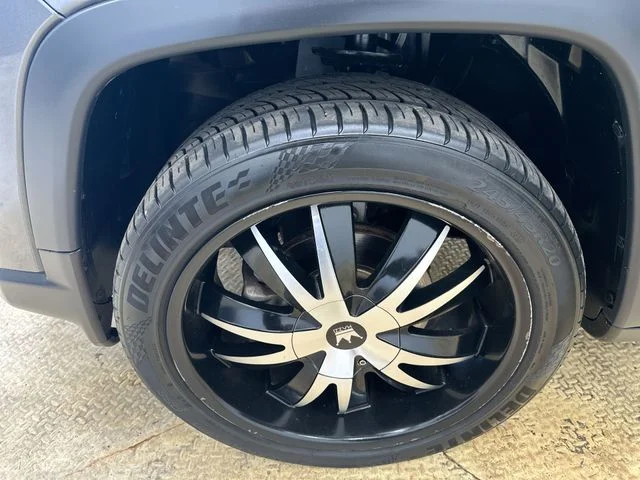 Used 2019 Gray Jeep Latitude image 19