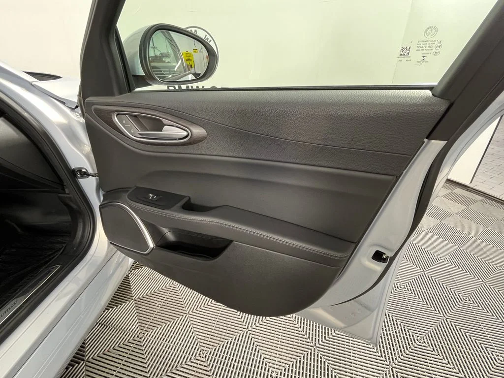 Used 2022 Gray Alfa Romeo Ti image 21