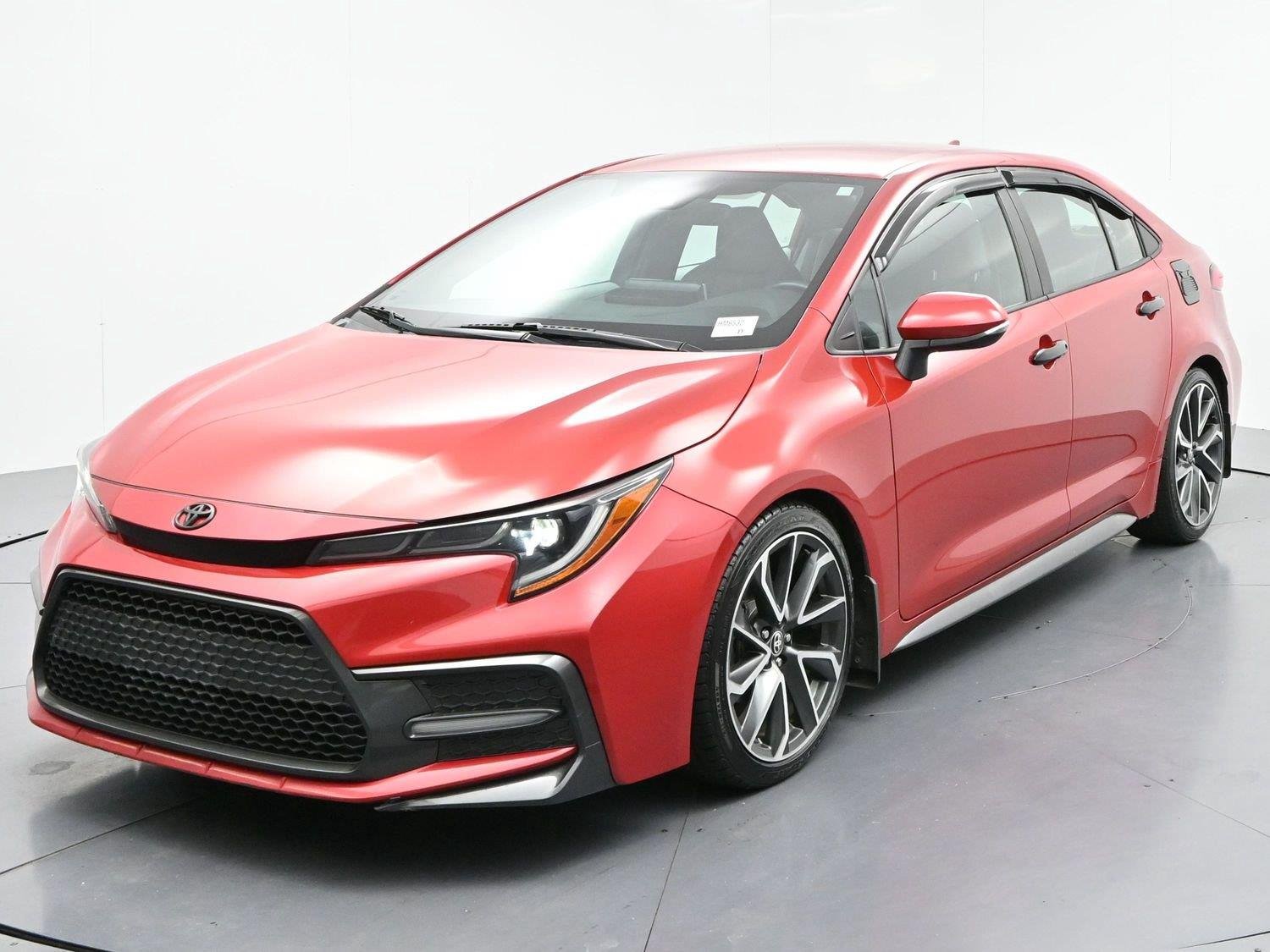 Used 2020 Barcelona Red Metallic Toyota SE image 3