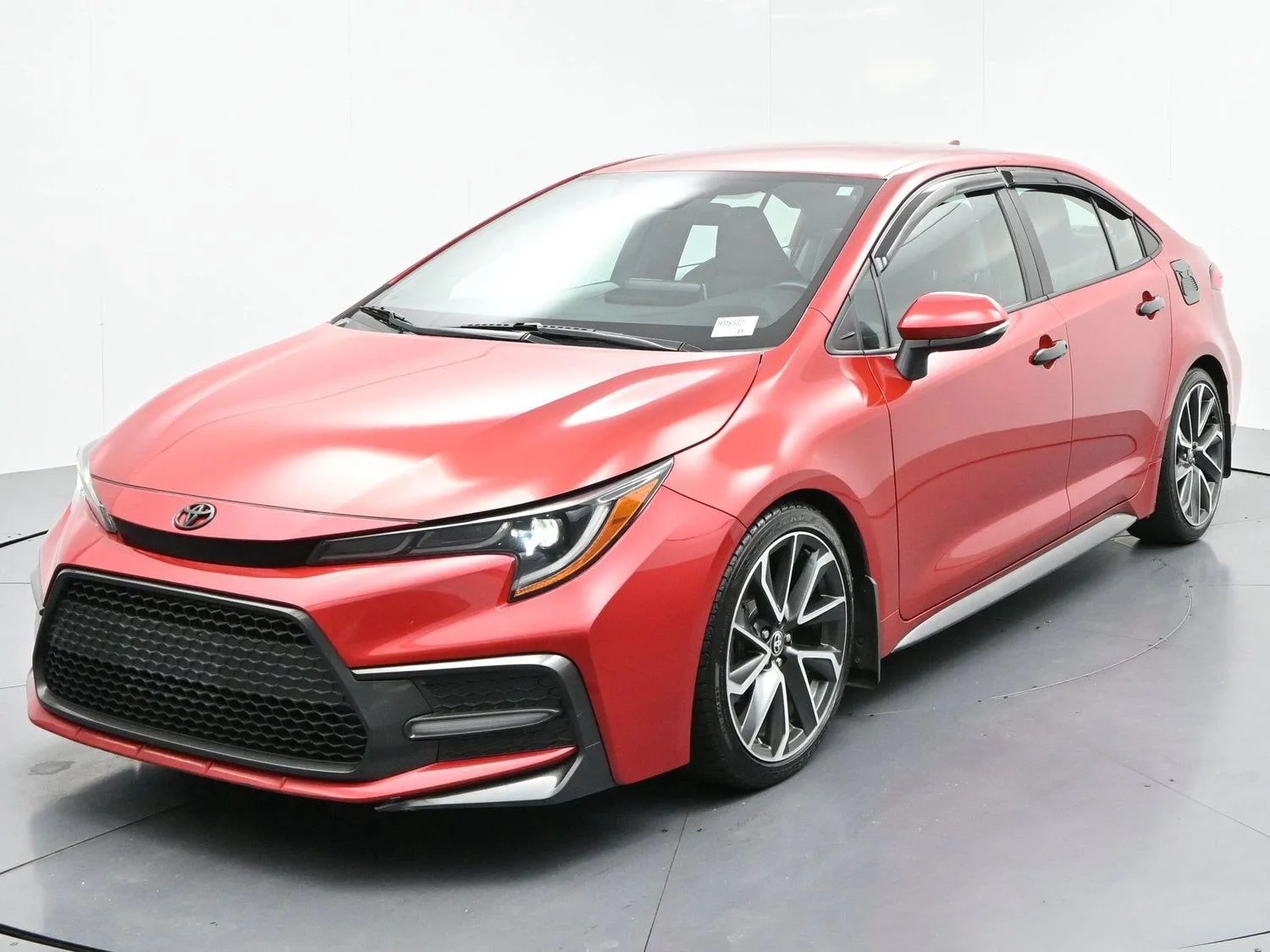 Used 2020 Barcelona Red Metallic Toyota SE image 3