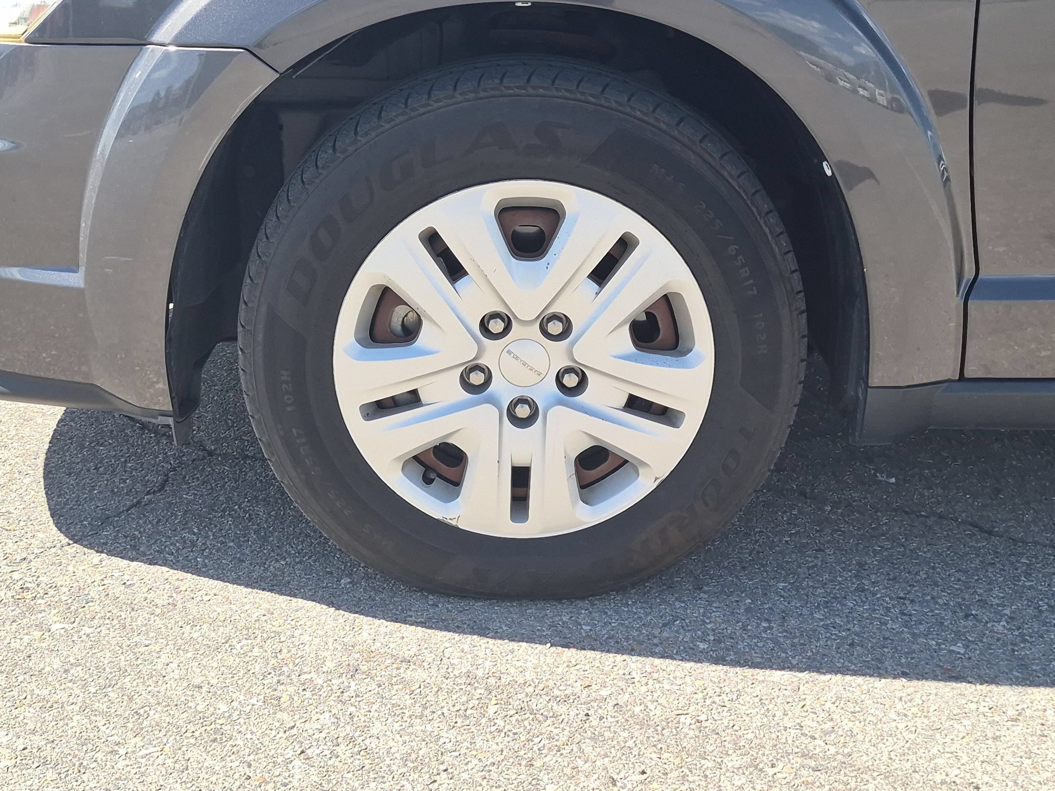 Used 2018 Granite Pearlcoat Dodge SE image 10