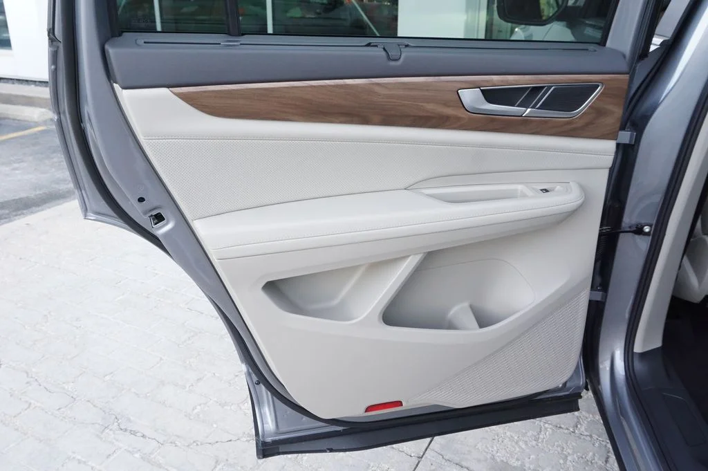 New 2026 Silver Volkswagen SE w/Technology image 28
