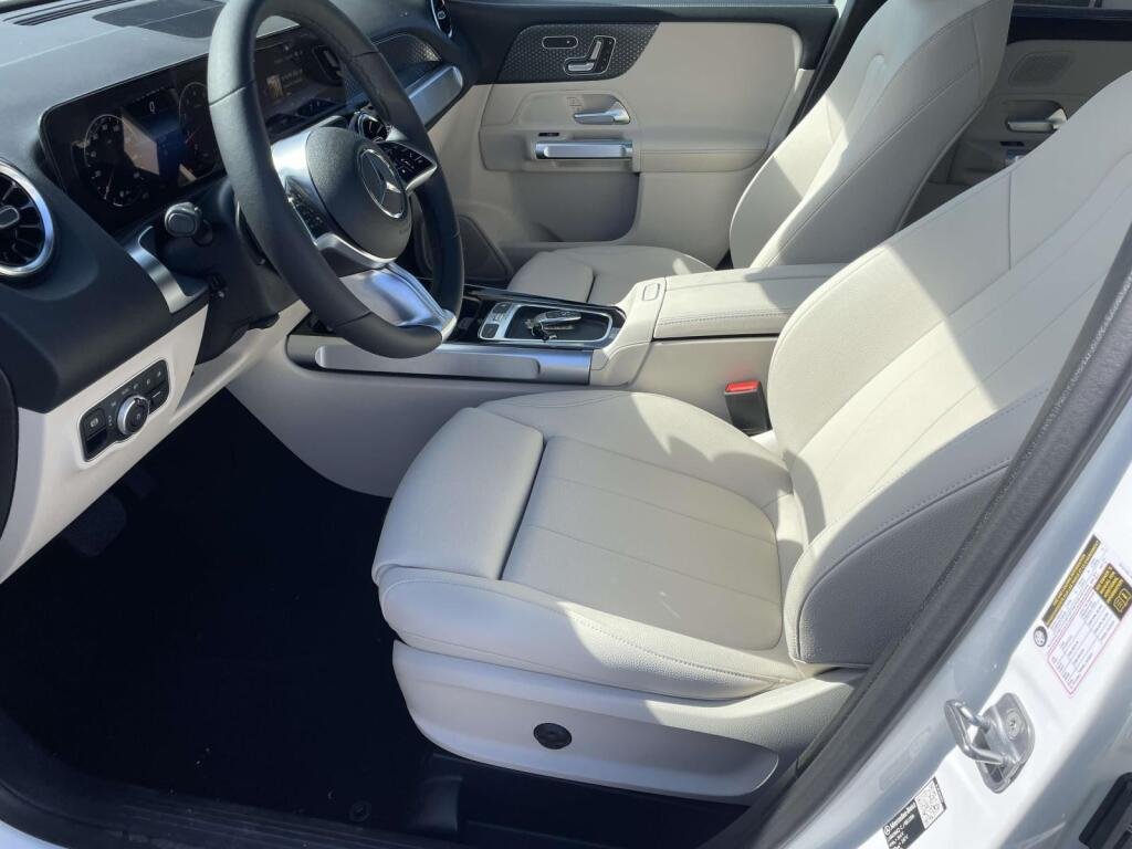 New 2026 Polar White Mercedes-Benz GLB 250 image 15