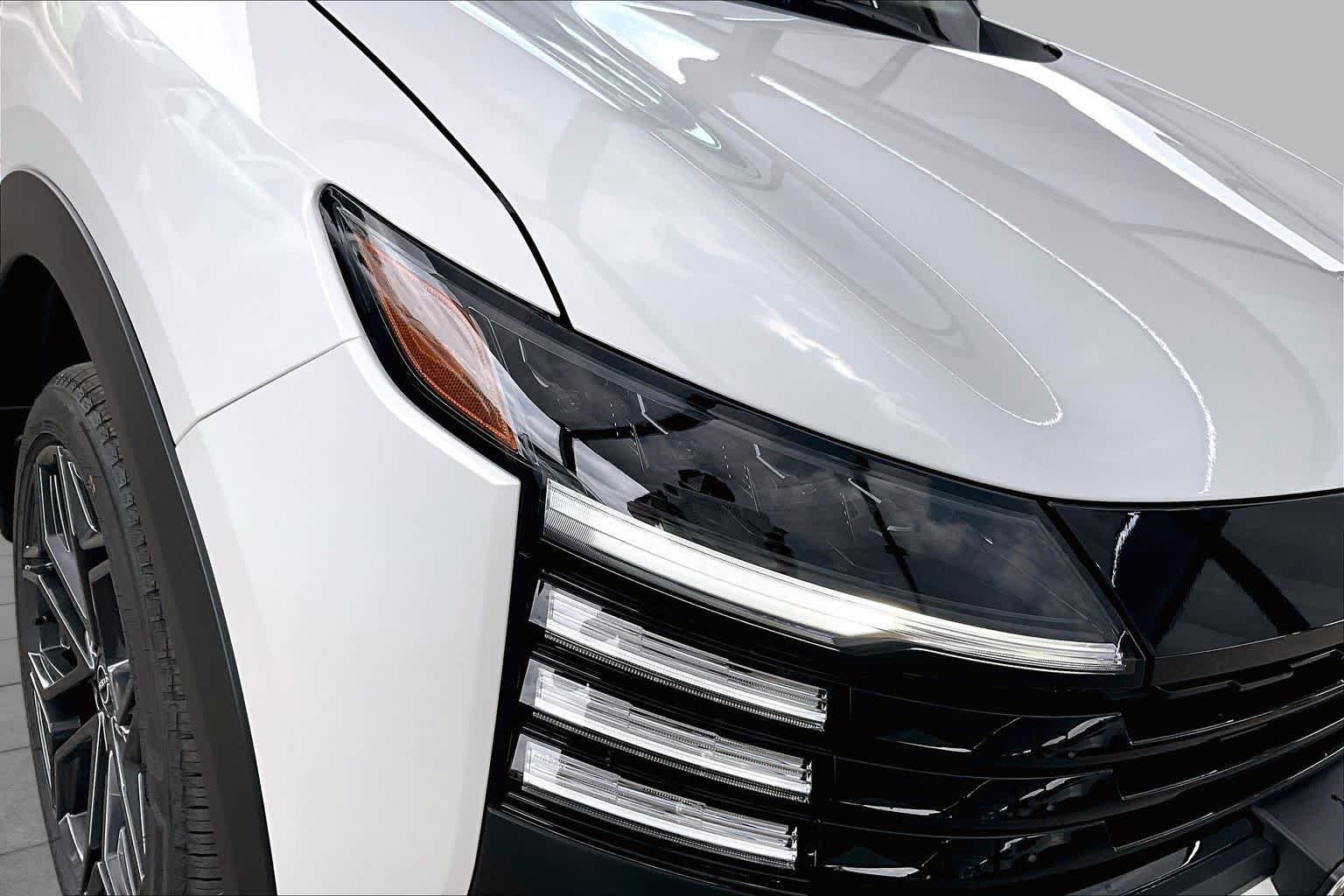 New 2026 Aspen White TriCoat / Super Black Two-tone Nissan SR image 18