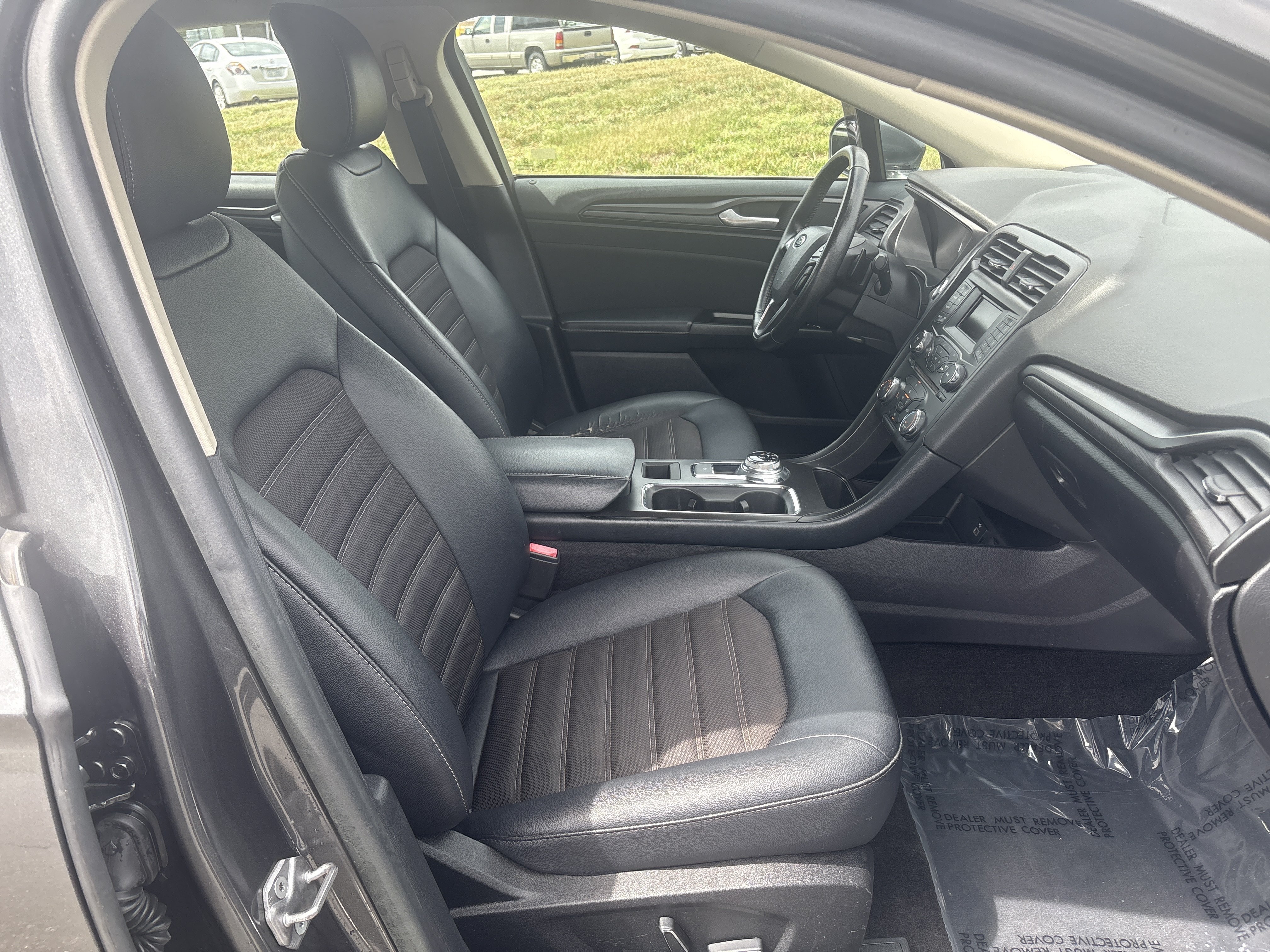 Used 2018 Magnetic Metallic Ford SE image 19