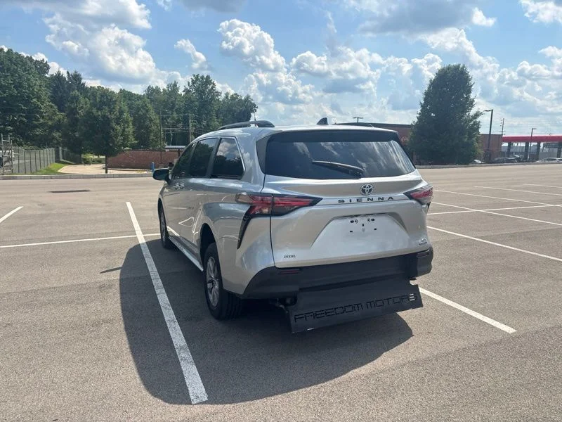 Used 2022 Silver Toyota XLE image 5