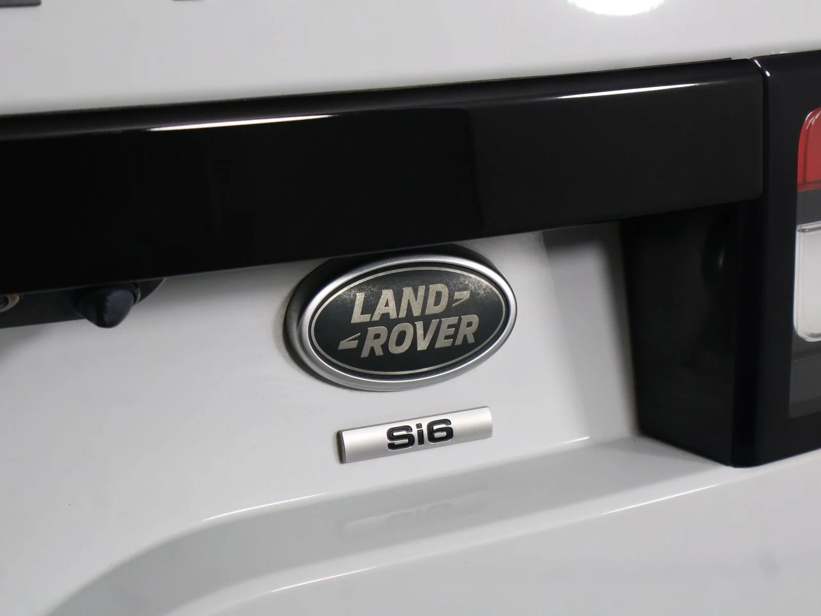 Used 2020 Fuji White Land Rover SE image 19