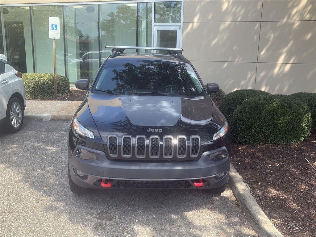 Used 2017 Diamond Black Crystal Pearlcoat Jeep Trailhawk image 3