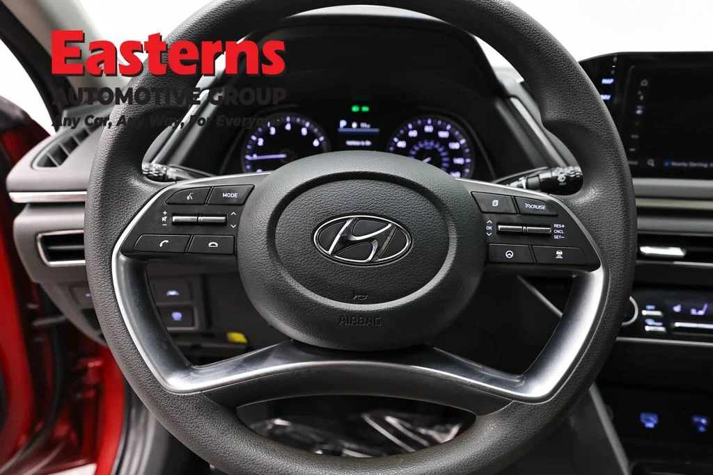 Used 2023 Red Hyundai SEL image 10