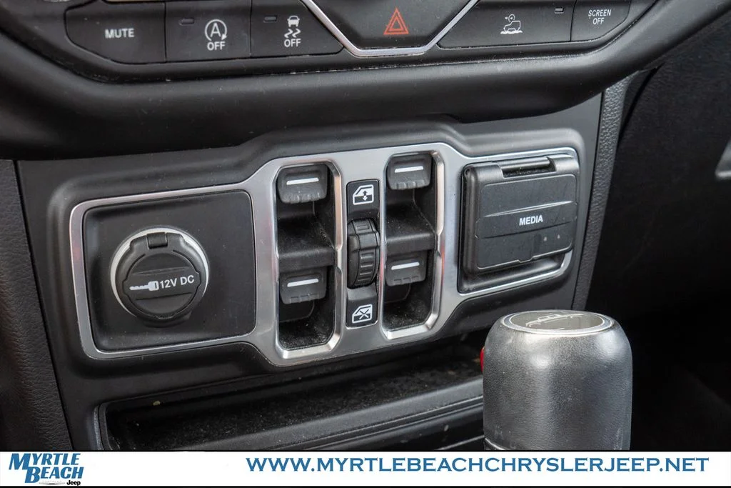 Used 2021 Black Clearcoat Jeep Overland image 24