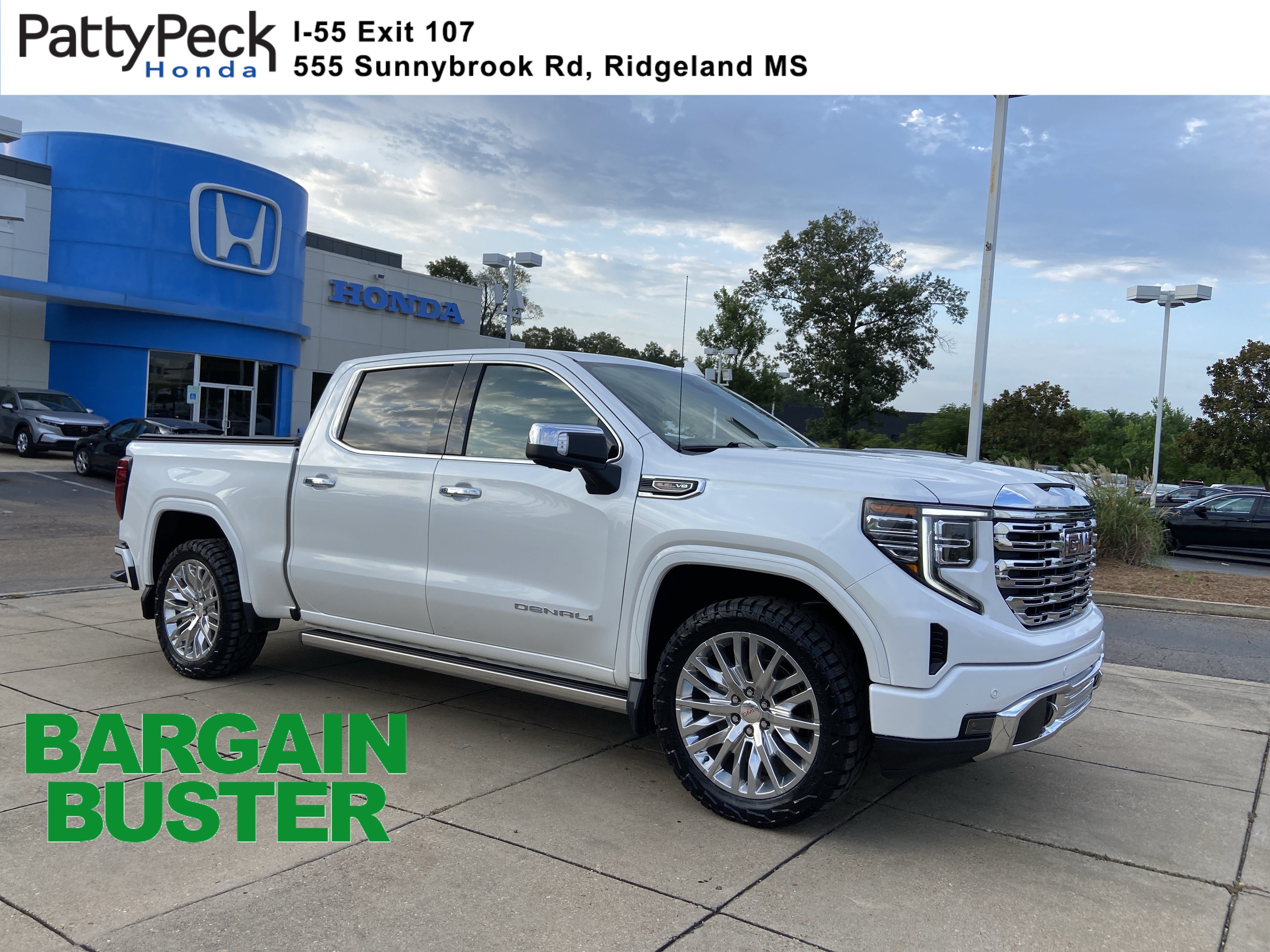 Used 2022 White Frost Tricoat GMC Denali image 1