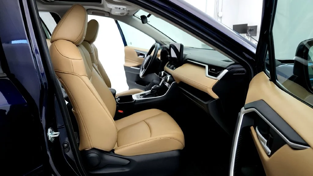 Used 2025 Blue Toyota XLE Premium image 17