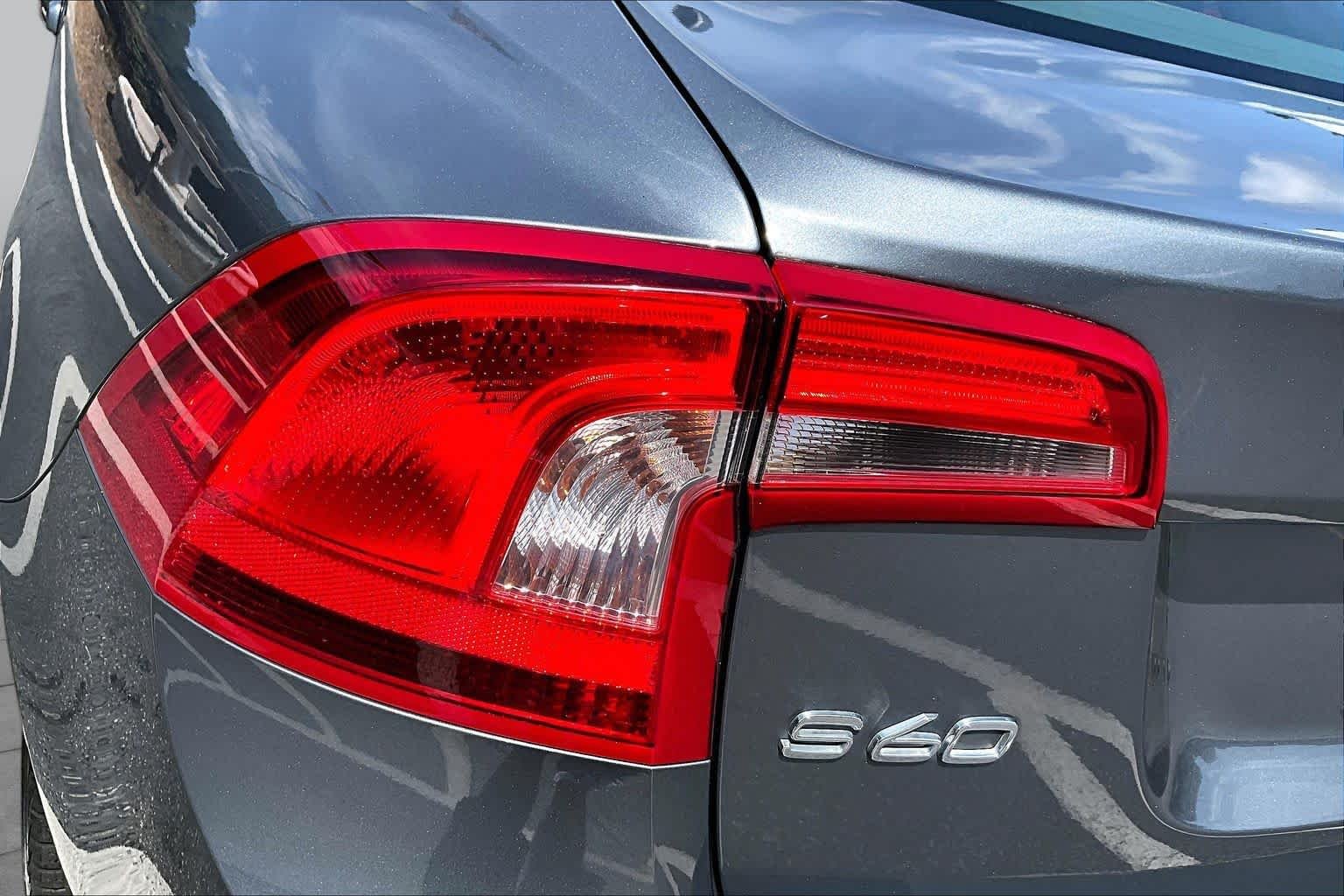 Used 2017 Osmium Grey Metallic Volvo Inscription image 29