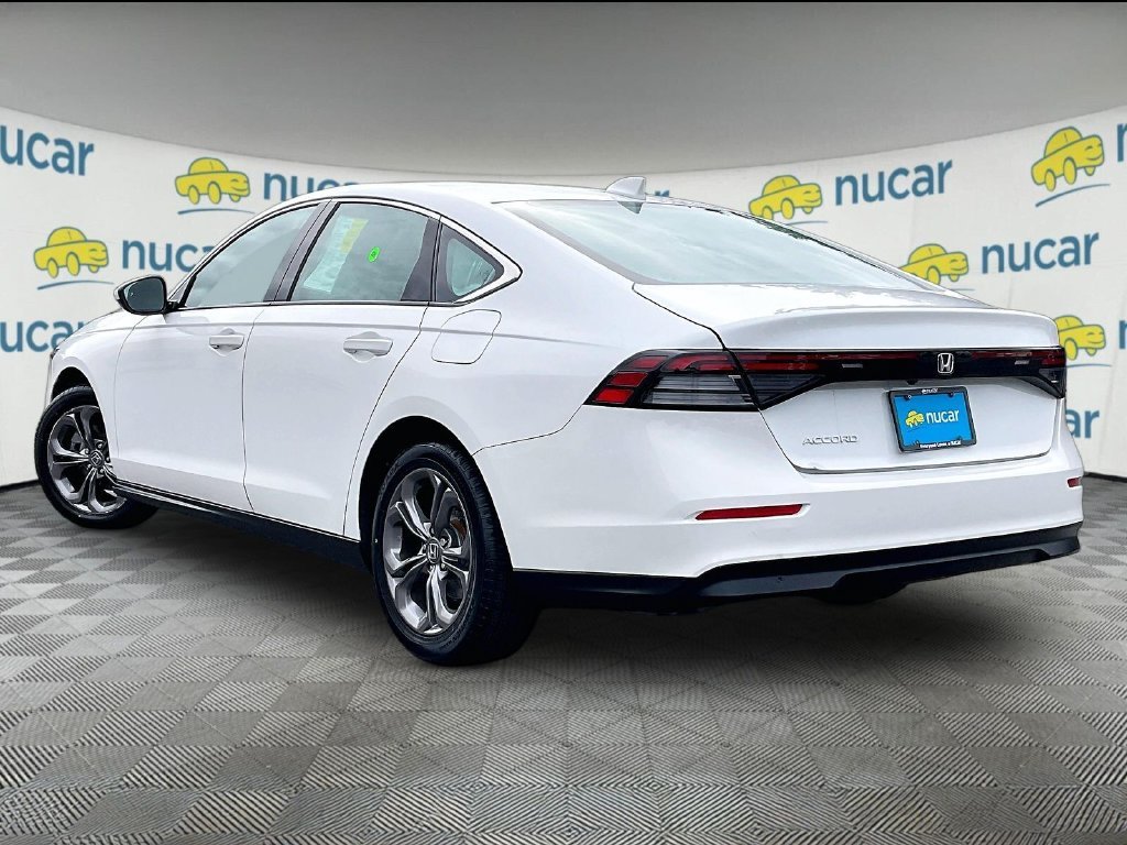 Used 2023 White Honda EX image 4