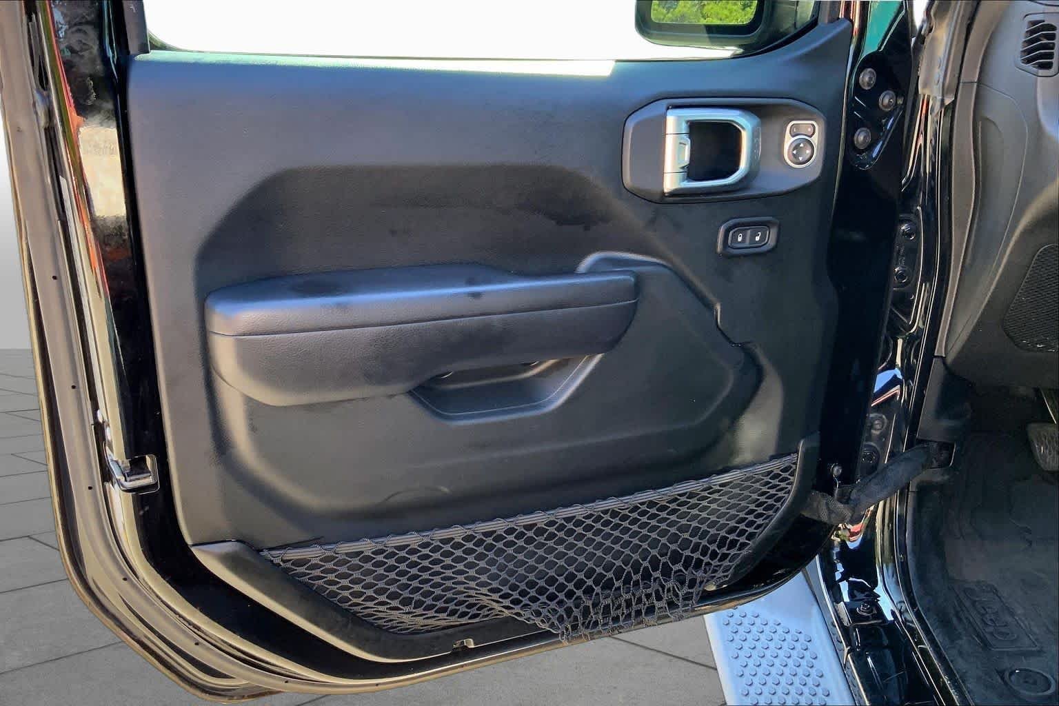 Used 2019 Black Clearcoat Jeep Sport S image 14