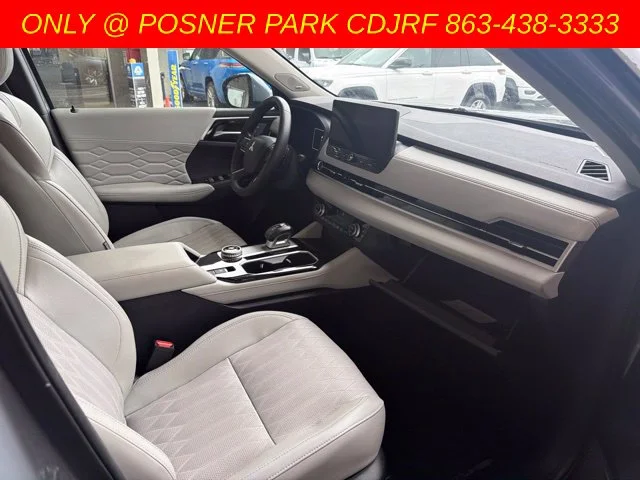Used 2025  Mitsubishi SEL image 4
