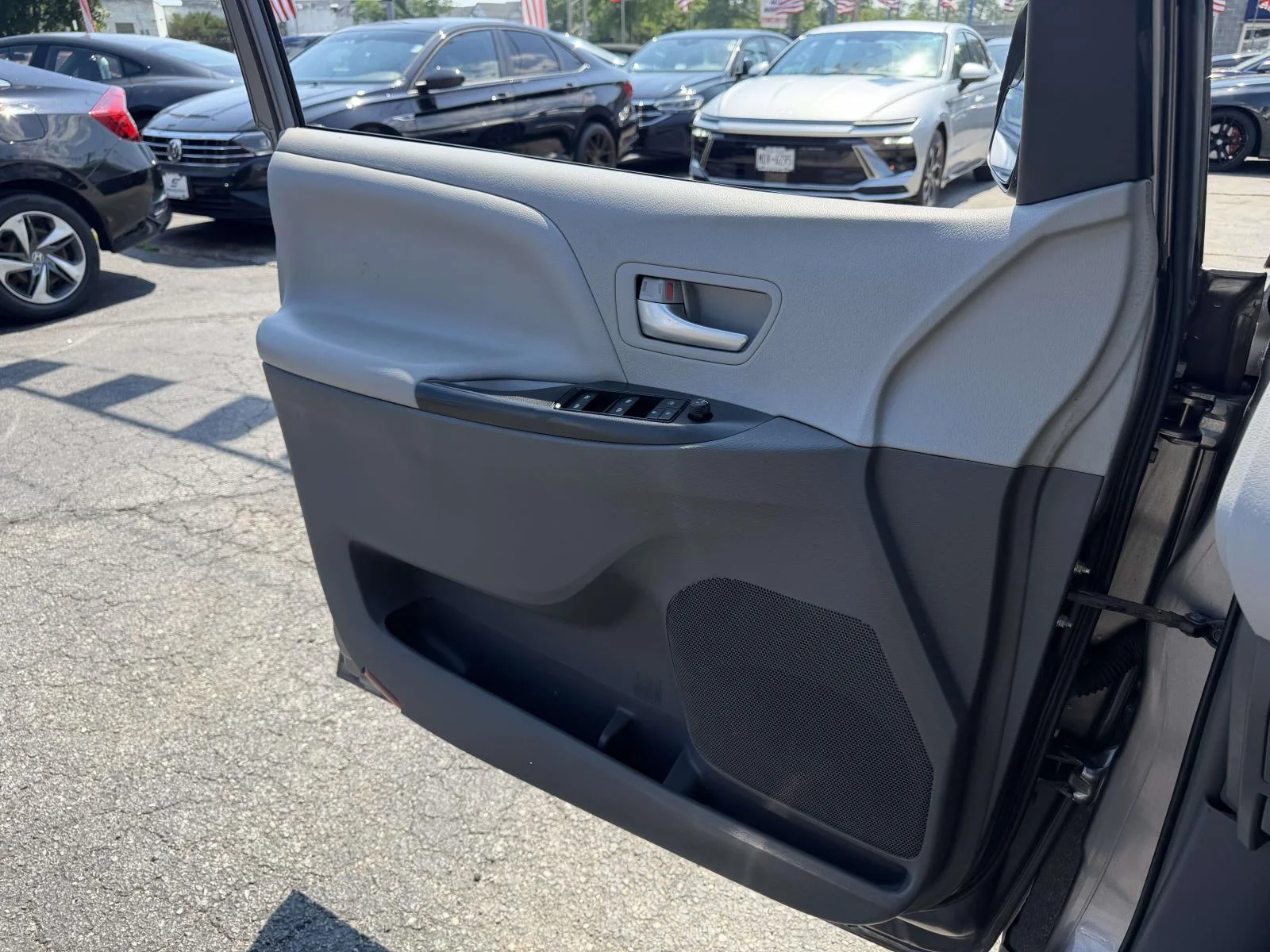 Used 2018 Gray Toyota LE image 19