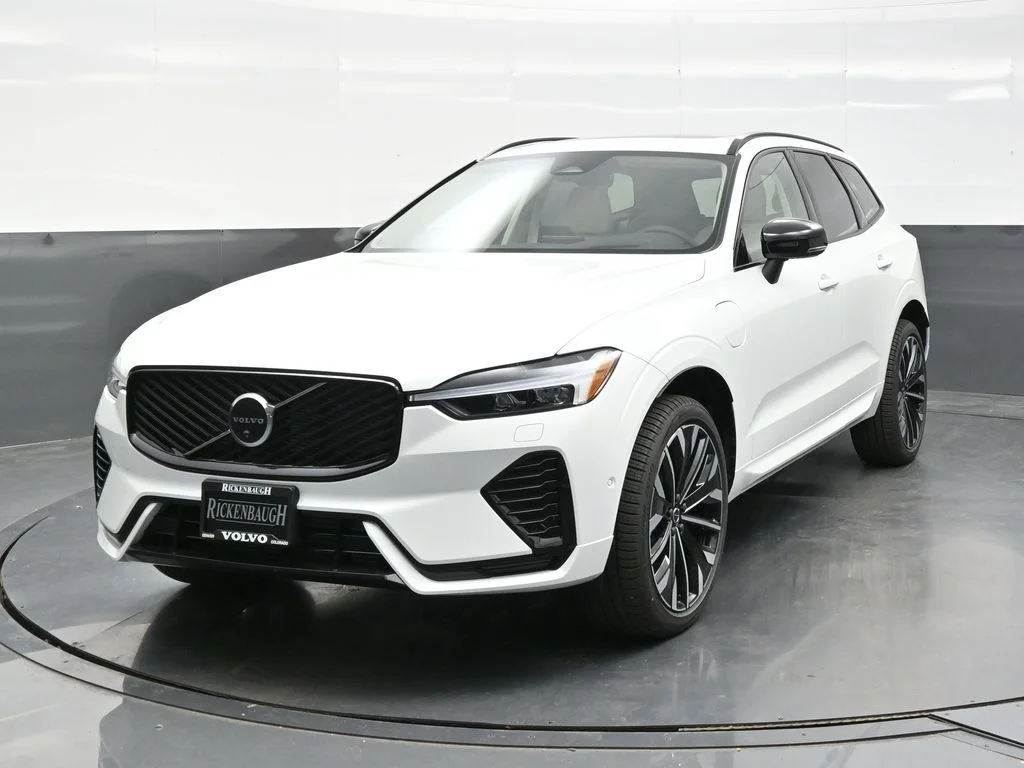New 2026 Crystal White Volvo T8 Ultra image 2