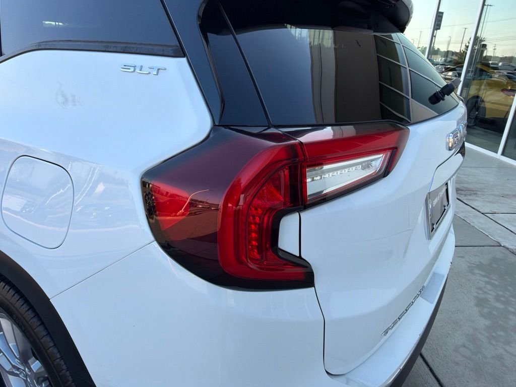 Used 2023 White GMC SLT image 15