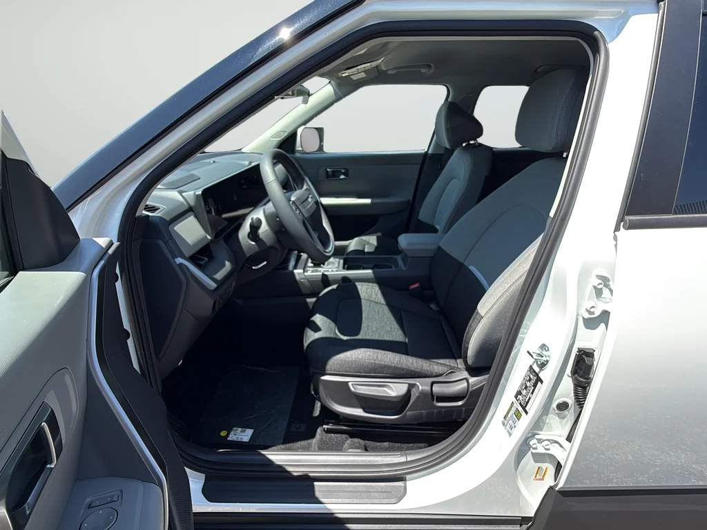 New 2027 Snow White Pearl Kia LX image 30