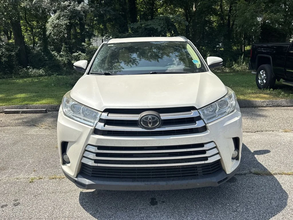 Used 2017 White Toyota XLE image 2