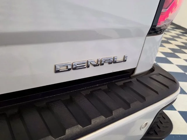 Used 2016 WHITE FROST TRICOAT GMC Denali image 7