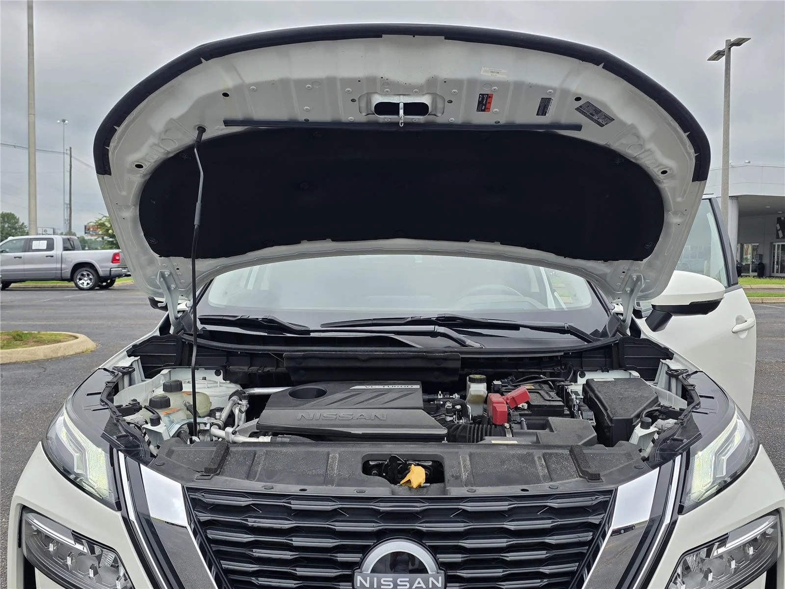 Used 2023 Pearl White Tricoat Nissan Platinum image 35