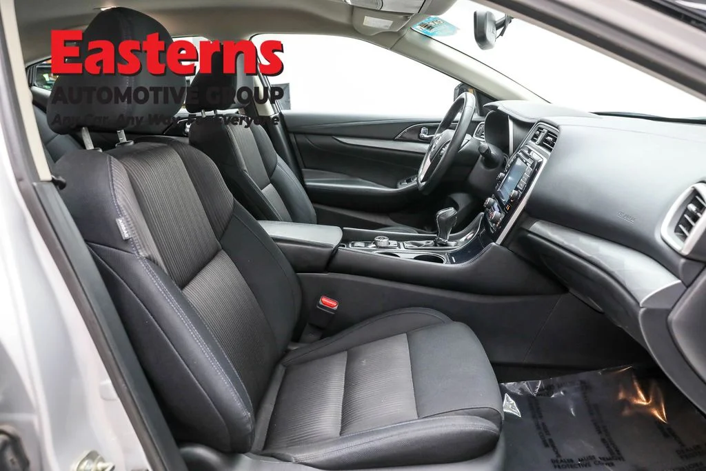 Used 2018 Silver Nissan 3.5 S image 24