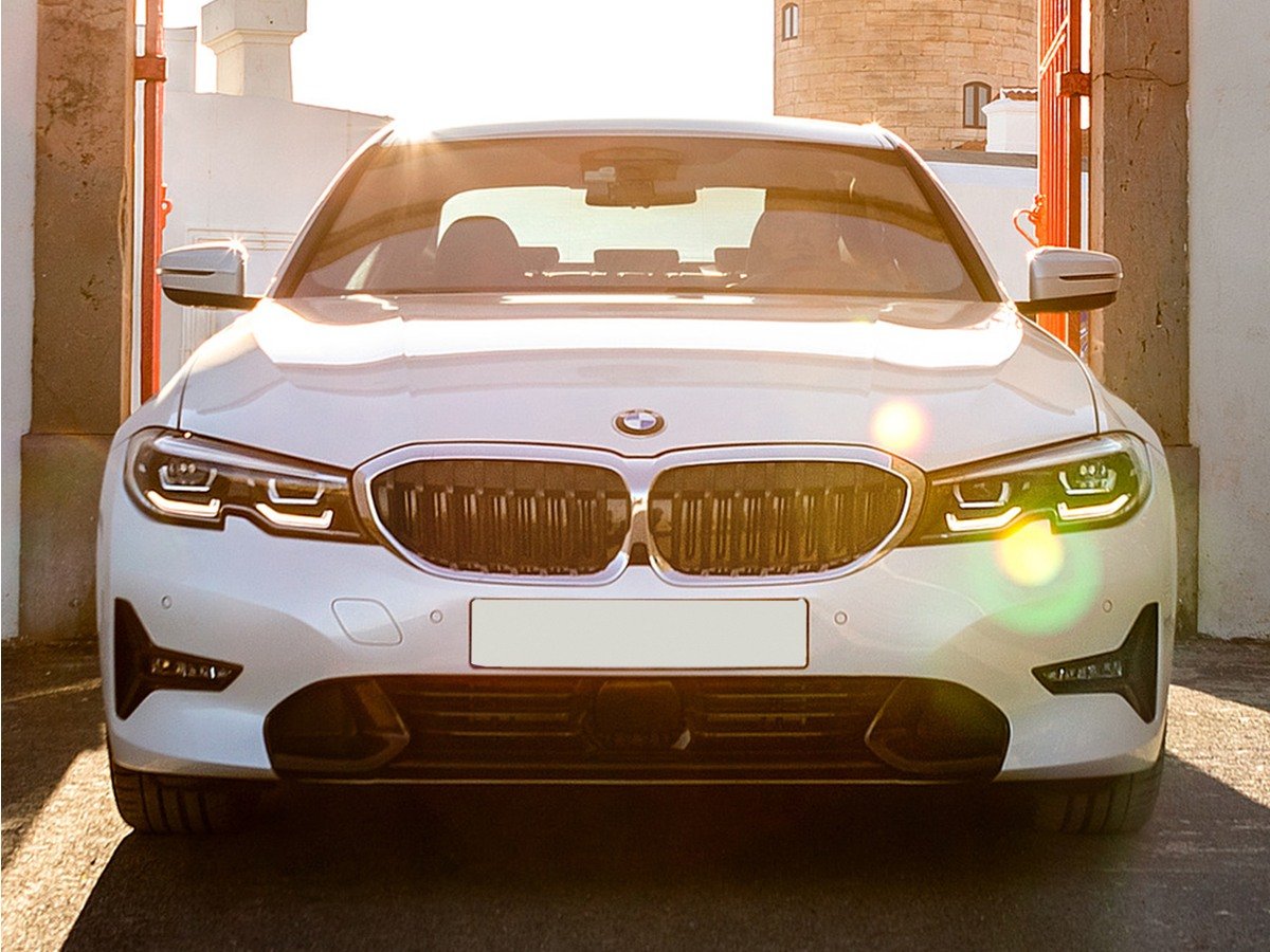 Used 2021 Alpine White BMW 330e xDrive image 1