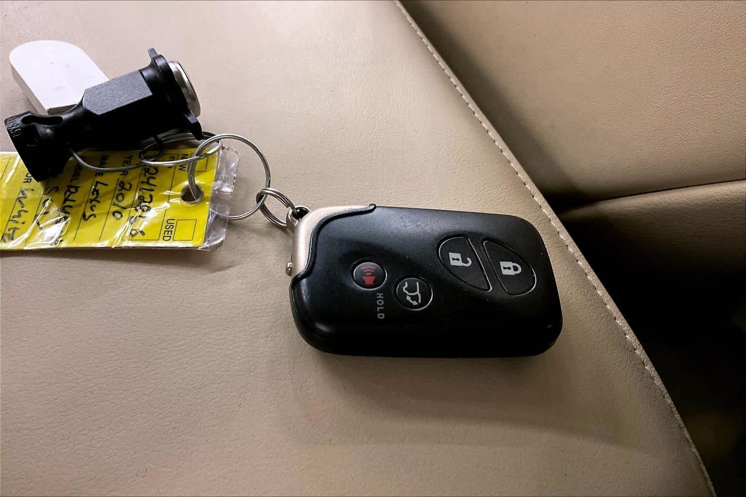 Used 2010 Starfire Pearl Lexus  image 14