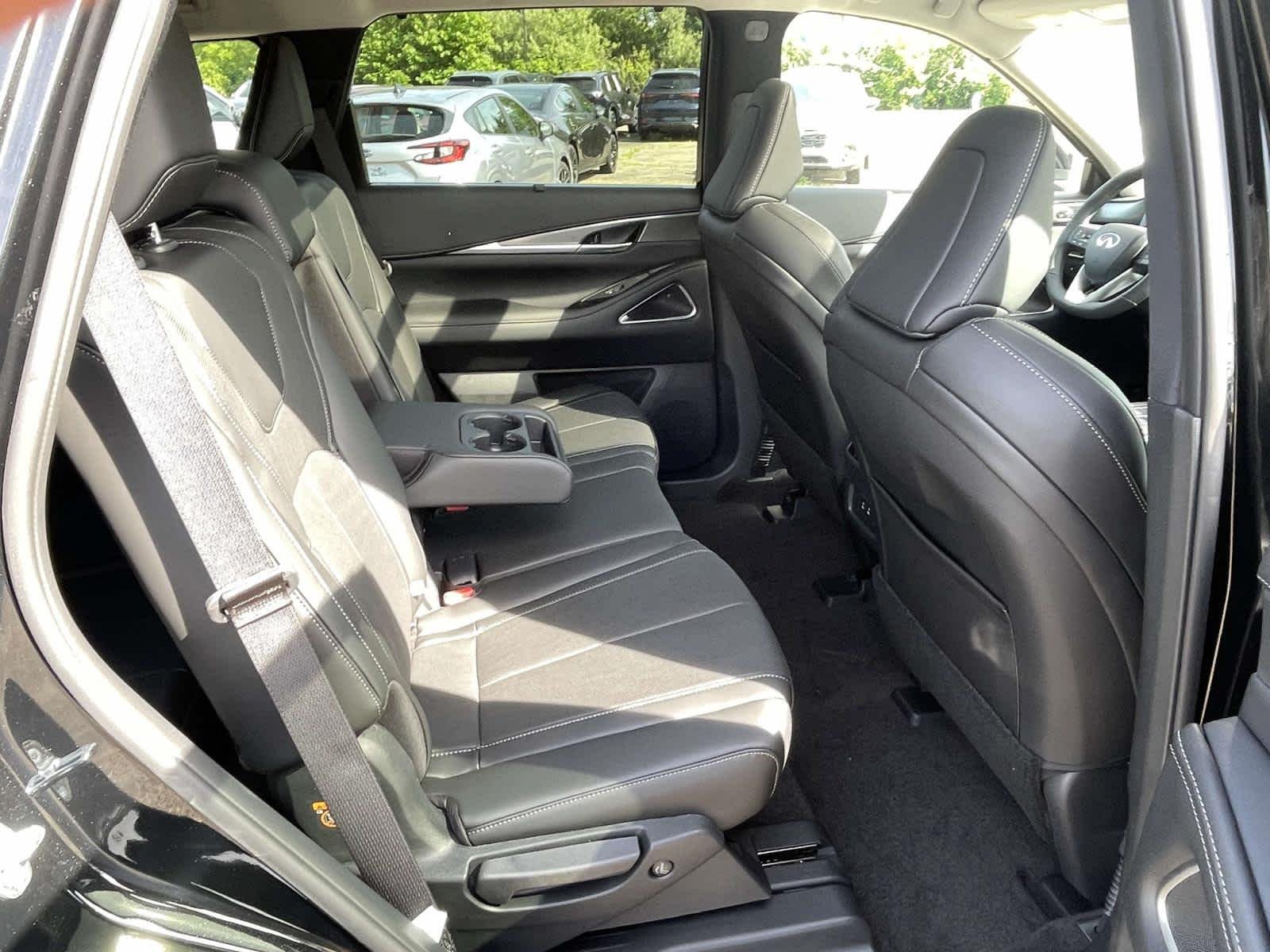New 2026 Mineral Black INFINITI LUXE image 22