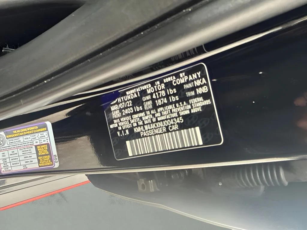 Used 2022 Black Hyundai Base image 21