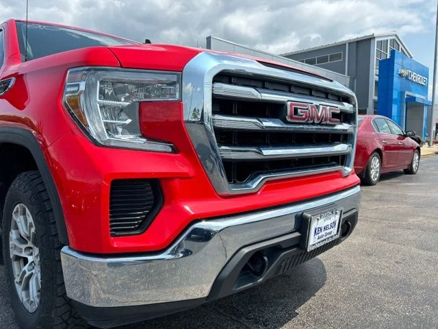 Used 2020 Cardinal Red GMC SLE image 4