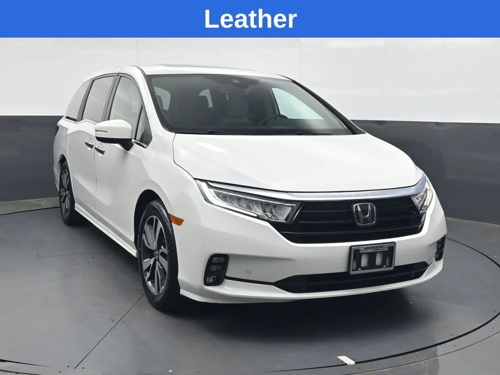 Used 2023  Honda Touring image 2