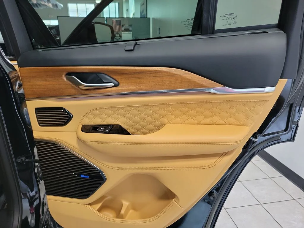 Used 2023 Black Jeep Summit Reserve image 18